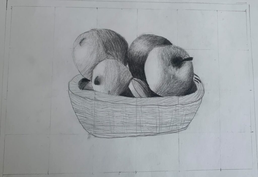 Cesto di frutta a matita con chiaroscuro
